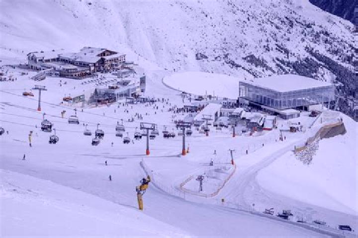 Riley, 32 — Escort in Kartitsch, Austria