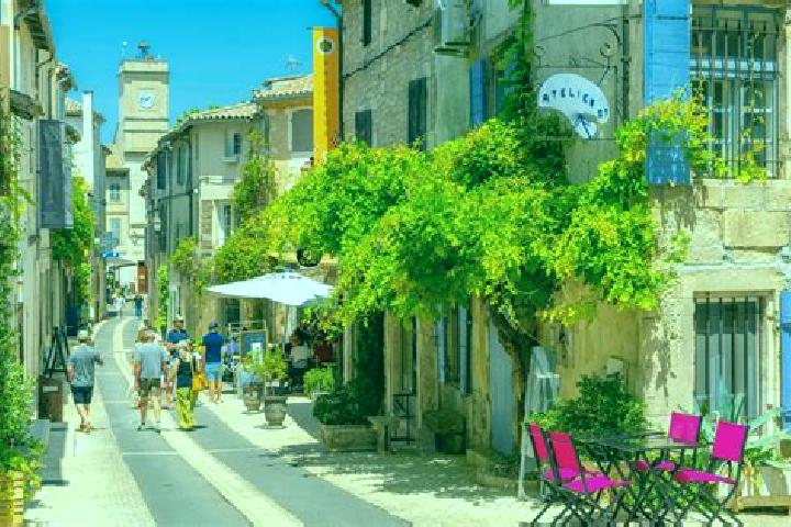 Riley, 34 — Escort in Saint-Remy-des-Monts, France