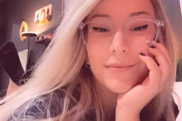 Riley, 36, a auburn brown-eyed latina companion based in Beuzeville-la-Grenier. Offering A-Level, GFE, Massage, Deep French Kissing, Duos. Available for inca...