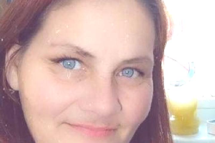 Riley, 37, a red grey-eyed mixed companion based in Vu Thu. Offering Party Girl, Tantra, Girlfriend Experience. Available for incall and outcall, day and eve...
