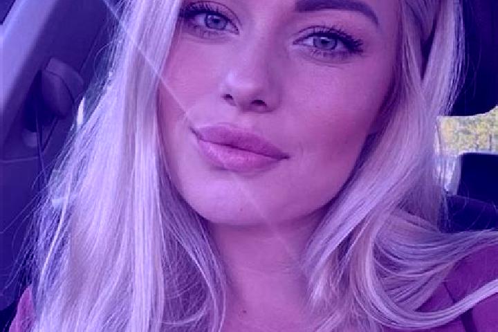 Riley, 38, a blonde hazel-eyed slavic companion based in Fafe. Offering Roleplay, Overnight, BDSM, Couples. Available for incall and outcall, overnight booki...