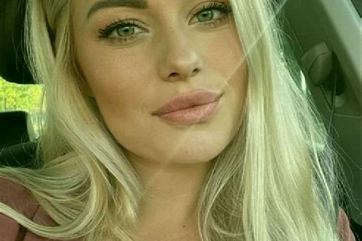 Riley, 38, a dark blonde hazel-eyed mediterranean companion based in Roi Et. Offering Couples, Striptease, Deep French Kissing, 69. Available for incall and ...