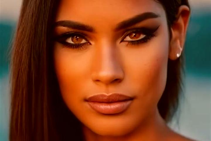 Riley, 39, a auburn amber-eyed latina companion based in Califon. Offering Party Girl, OWO, 69. Available for incall and outcall, day and evening dates.