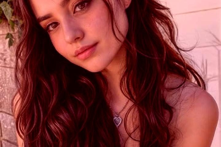 Rose, 20, a auburn brown-eyed middle eastern companion based in Patosil. Offering Tantra, A-Level, Massage, Party Girl, Prostate Massage. Available for incal...