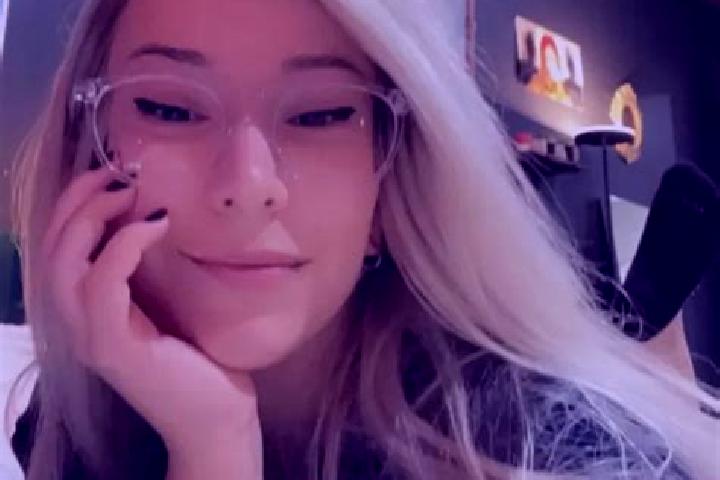 Rose, 20, a blonde hazel-eyed asian companion based in Cismon del Grappa. Offering CIM, 69, Dinner Date. Available for incall and outcall, overnight bookings...