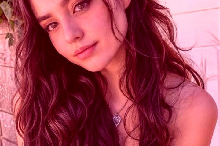 Rose, 20, a dark blonde hazel-eyed latina companion based in Ocseny. Offering Dinner Date, Party Girl, CIM. Available for incall and outcall, overnight booki...