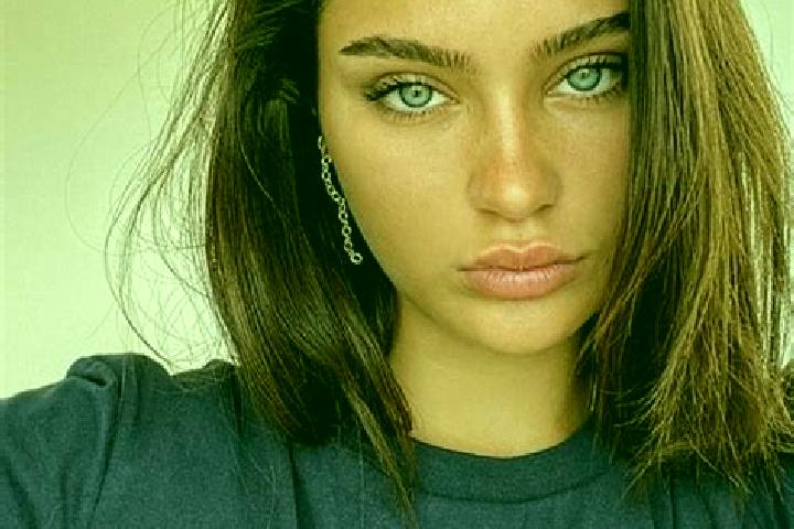 Rose, 21, a brunette dark-eyed indian companion based in Tinago. Offering Striptease, BDSM, A-Level. Available for incall and outcall, day and evening dates.