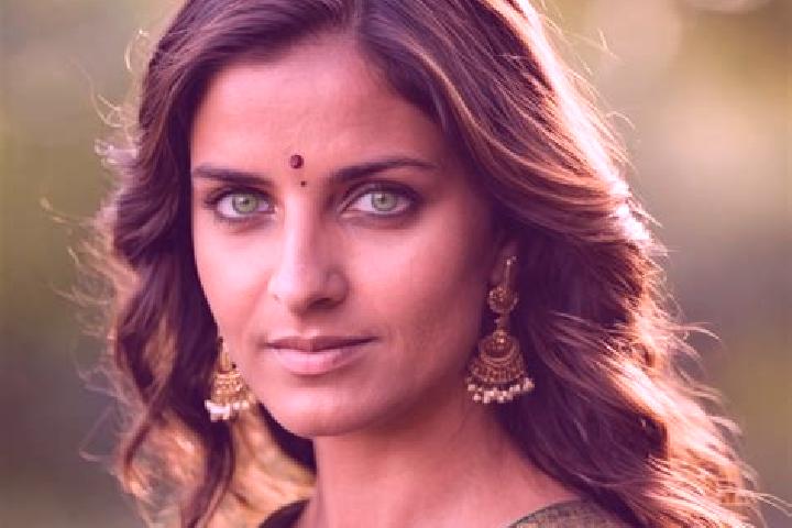 Rose, 21, a chestnut green-eyed indian companion based in Herm. Offering OWO, Prostate Massage, Dinner Date, Couples, 69. Available for incall and outcall, o...