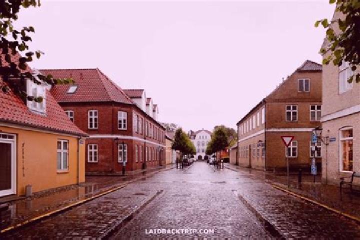 Rose, 21 — Escort in Christiansfeld, Denmark