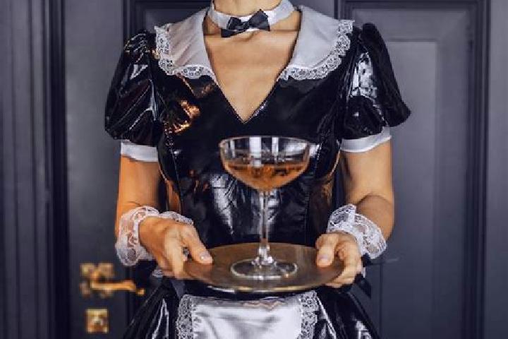 Rose, 22, a red dark-eyed caucasian companion based in Goianorte. Offering Erotic Massage, Dinner Date, BDSM, Domination. Available for incall and outcall, o...