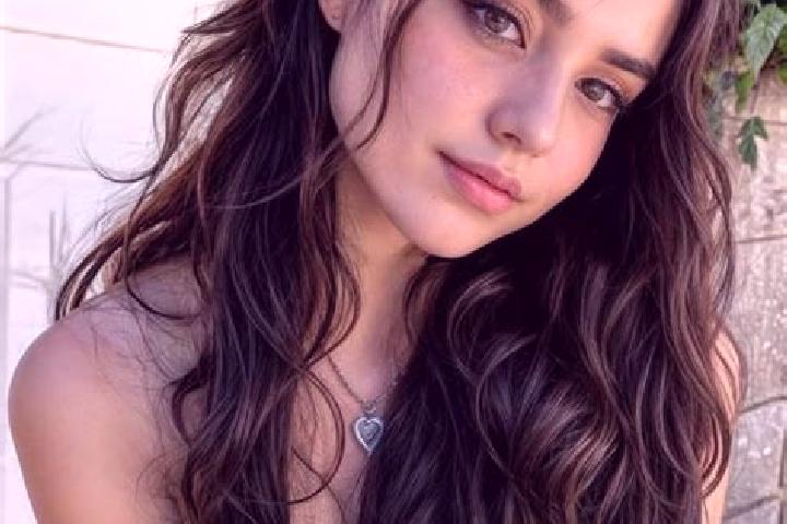 Rose, 23, a red hazel-eyed middle eastern companion based in Valle de Guadalupe. Offering Duos, Travel Companion, BDSM. Available for incall and outcall, ove...