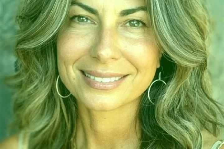 Rose, 25, a brunette grey-eyed latina companion based in Urzuf. Offering Duos, OWO, Dinner Date. Available for incall and outcall, day and evening dates.