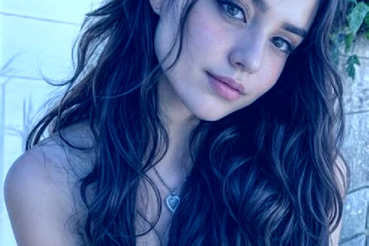 Rose, 26, a auburn hazel-eyed middle eastern companion based in Mangaluru. Offering 69, Roleplay, Dinner Date. Available for incall and outcall, overnight bo...