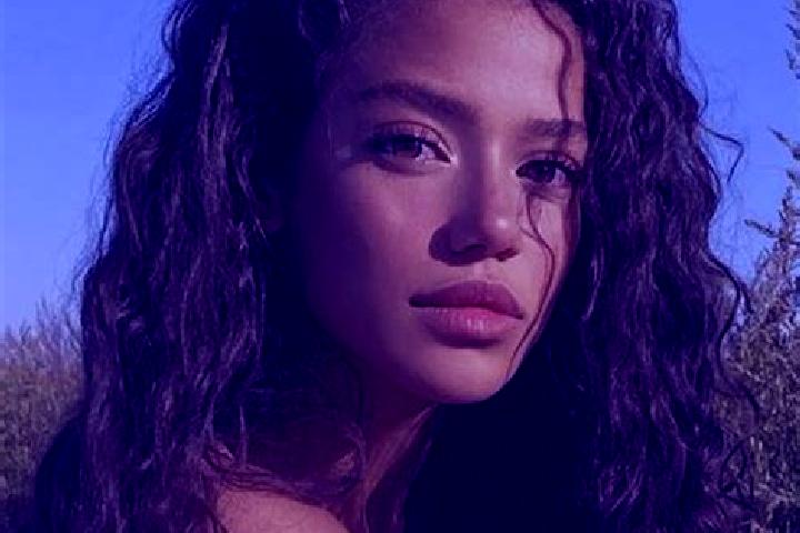 Rose, 26, a red brown-eyed latina companion based in Barberino Val d Elsa. Offering Deep French Kissing, Striptease, A-Level, Girlfriend Experience, Party Gi...