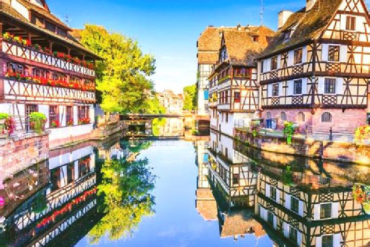 Rose, 26 — Escort in Annemasse, France
