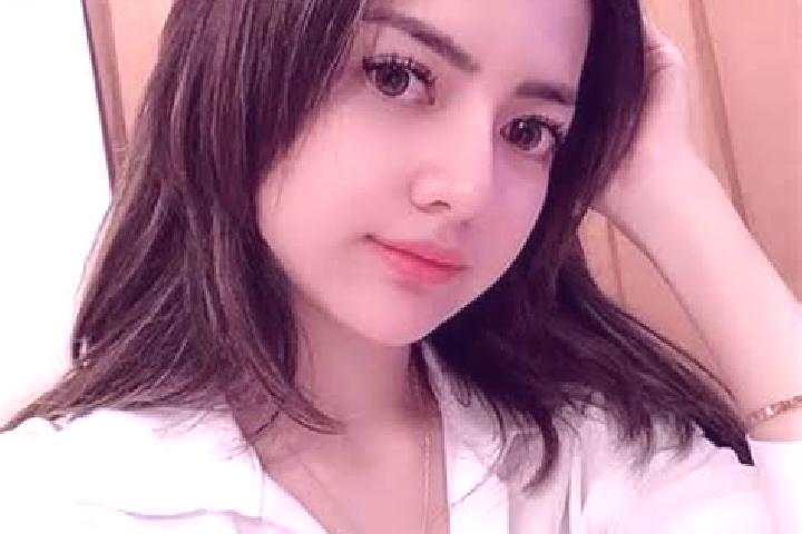 Rose, 27 — Escort in Hombakaripit, Indonesia
