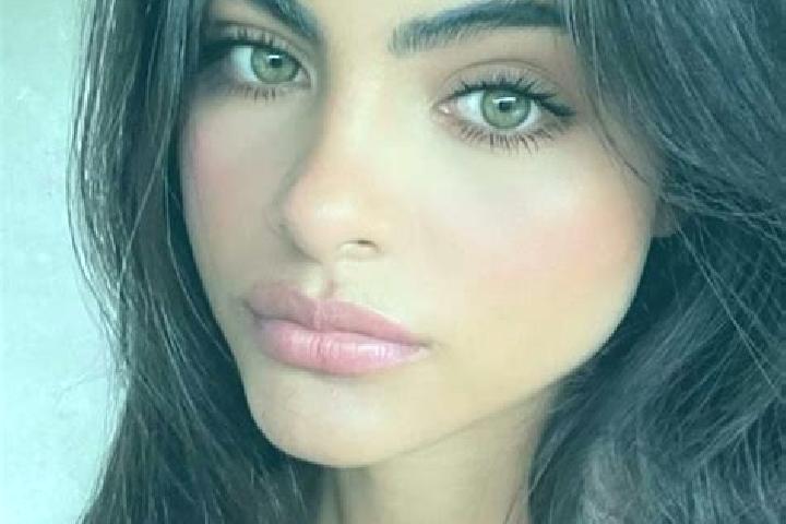 Rose, 28, a black hazel-eyed caucasian companion based in Lerek. Offering Massage, Overnight, Roleplay. Available for incall and outcall, day and evening dates.