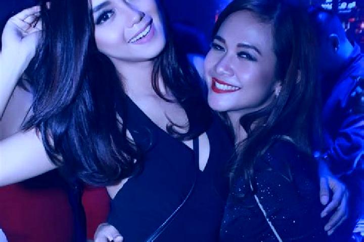 Rose, 29, a blonde amber-eyed ebony companion based in Kampung Teluk Kemang. Offering CIM, Party Girl, Fetish, A-Level, OWO. Available for incall and outcall...