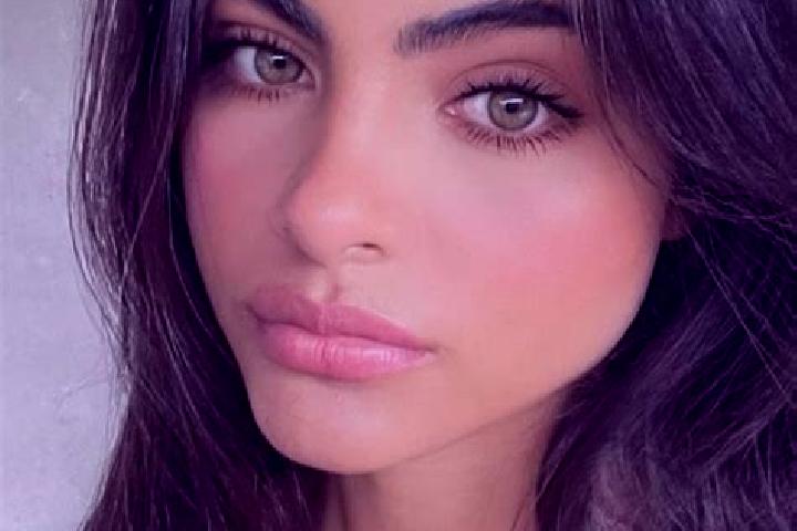 Rose, 30, a auburn hazel-eyed latina companion based in Jablunka. Offering Duos, Party Girl, CIM, Girlfriend Experience, Tantra. Available for incall and out...