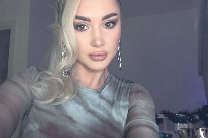 Rose, 30, a black grey-eyed slavic companion based in Viuz-la-Chiesaz. Offering 69, GFE, BDSM. Available for incall and outcall, day and evening dates.