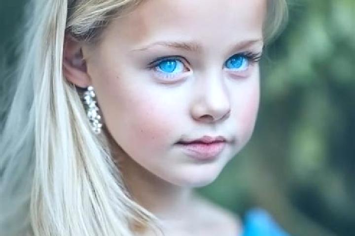 Rose, 31, a blonde blue-eyed mixed companion based in Druogno. Offering Couples, Party Girl, Duos. Available for incall and outcall, day and evening dates.