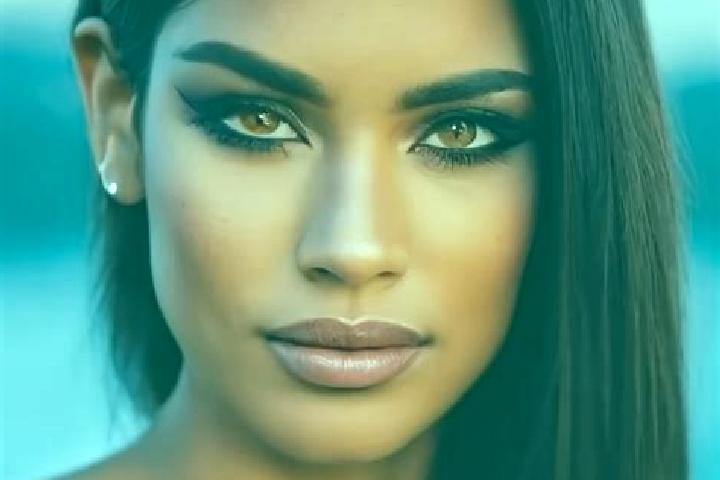 Rose, 31, a dark blonde amber-eyed latina companion based in Beard-Geovreissiat. Offering GFE, Domination, Deep French Kissing, Roleplay. Available for incal...