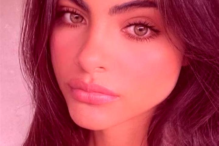 Rose, 33, a black hazel-eyed middle eastern companion based in Chepica. Offering Overnight, Striptease, OWO. Available for incall and outcall, overnight book...