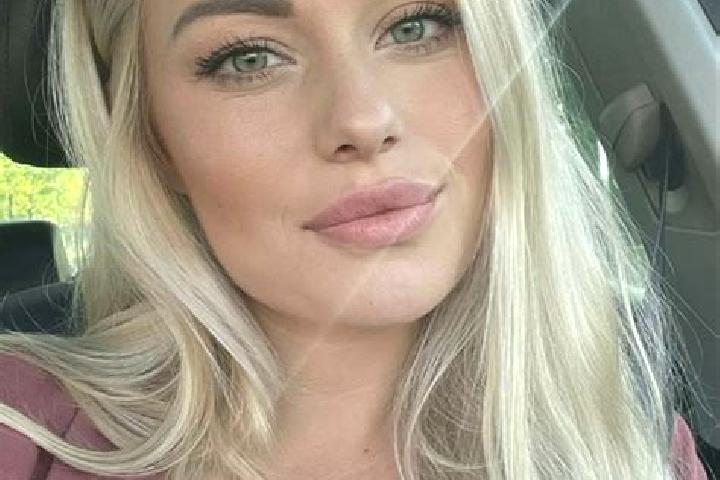 Rose, 35, a blonde hazel-eyed mediterranean companion based in Castanos. Offering Tantra, Erotic Massage, Girlfriend Experience. Available for incall and out...