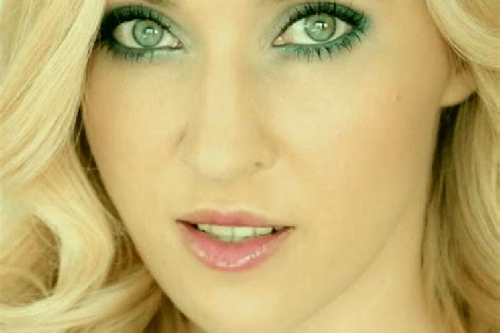 Rose, 36, a blonde green-eyed mixed companion based in Barajas de Madrid. Offering CIM, Dinner Date, Massage, Duos. Available for incall and outcall, day and...