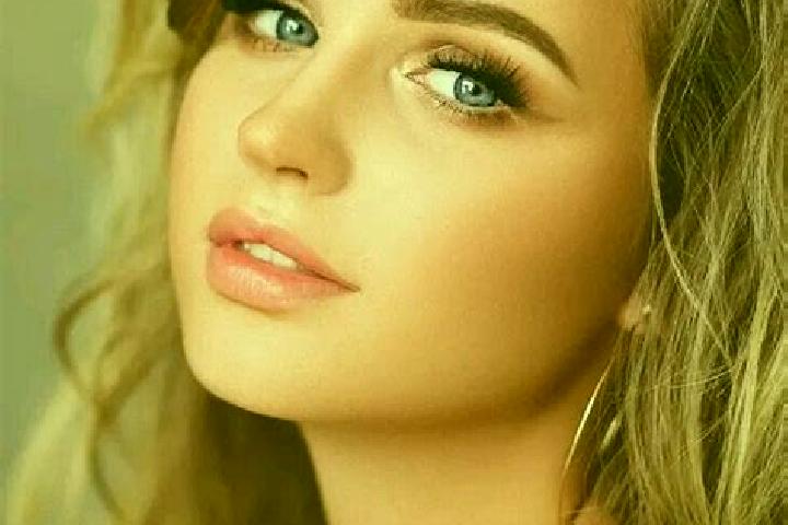 Rose, 37, a dark blonde blue-eyed indian companion based in Canakkale. Offering Massage, Deep French Kissing, Travel Companion, Couples. Available for incall...