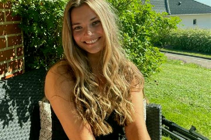 Rose, 38 — Escort in Neder Holluf, Denmark
