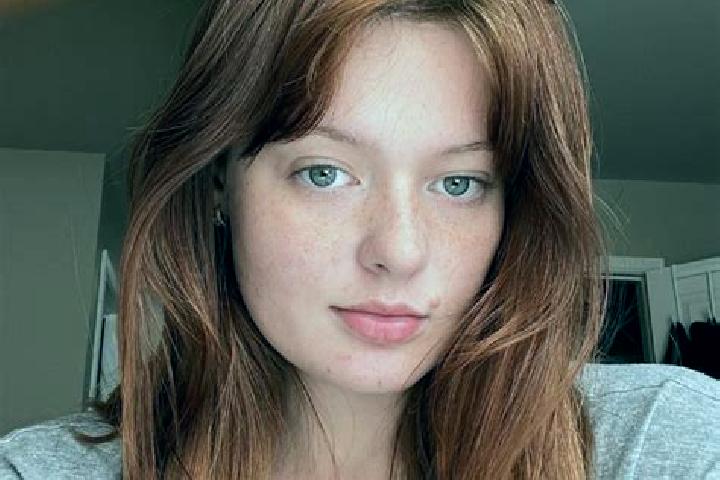 Ruby, 20, a red brown-eyed mixed companion based in Bennetts End. Offering Fetish, Deep French Kissing, GFE. Available for incall and outcall, overnight book...