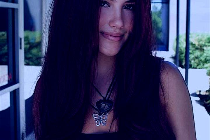 Ruby, 22, a auburn dark-eyed indian companion based in Zocea. Offering Domination, Tantra, OWO. Available for incall and outcall, overnight bookings available.