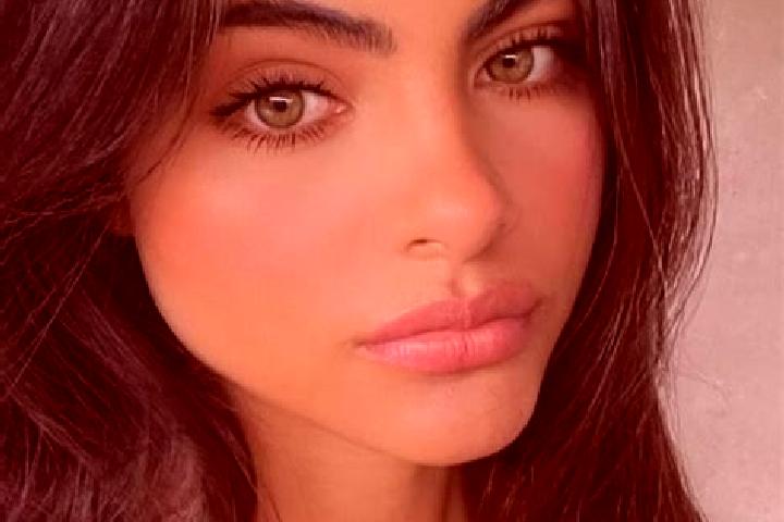 Ruby, 24, a chestnut hazel-eyed indian companion based in Cauiesti. Offering Erotic Massage, Travel Companion, Girlfriend Experience. Available for incall an...