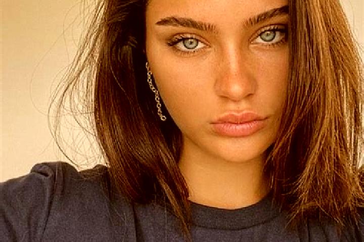 Ruby, 26, a brunette dark-eyed european companion based in Khudlovo. Offering Tantra, Dinner Date. Available for incall and outcall, day and evening dates.
