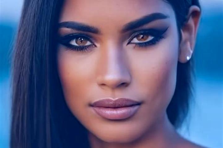 Ruby, 29, a black dark-eyed latina companion based in Chanpatia. Offering Party Girl, Fetish. Available for incall and outcall, day and evening dates.