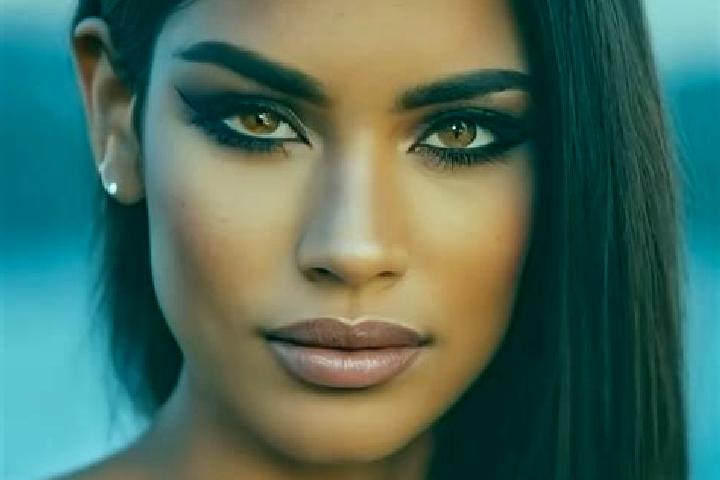 Ruby, 36, a black grey-eyed latina companion based in Ahuille. Offering 69, Domination, Roleplay. Available for incall and outcall, day and evening dates.