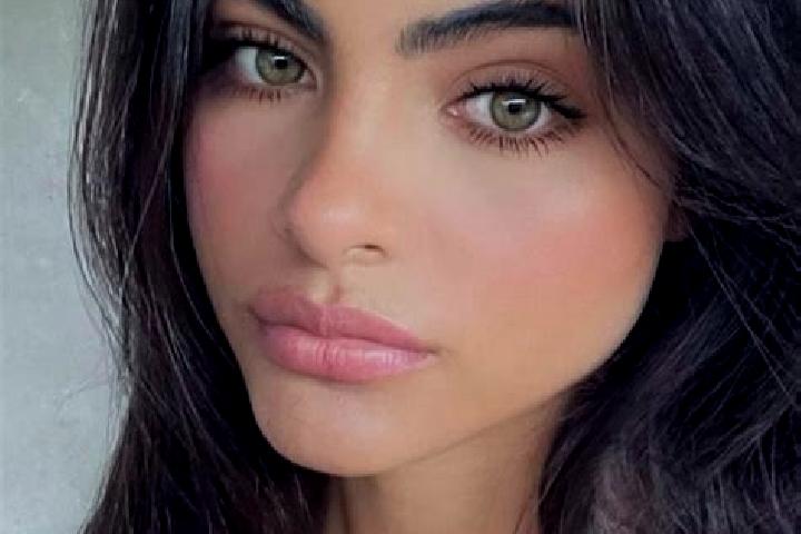 Ruby, 39, a brunette green-eyed european companion based in Hummelo. Offering CIM, BDSM, 69, A-Level. Available for incall and outcall, day and evening dates.