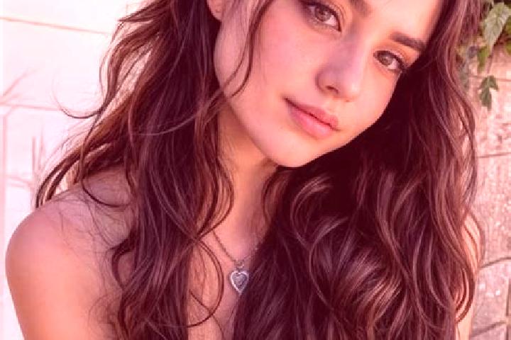 Sadie, 20, a auburn brown-eyed middle eastern companion based in Lajas Adentro. Offering Striptease, Girlfriend Experience, OWO, Tantra, Duos. Available for ...