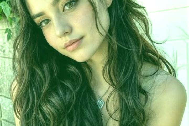 Sadie, 20, a auburn hazel-eyed caucasian companion based in Berenbach. Offering GFE, Deep French Kissing. Available for incall and outcall, day and evening d...