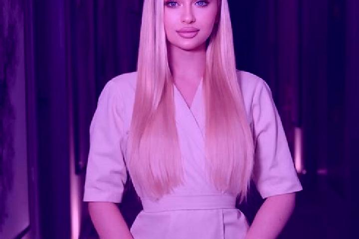Sadie, 20, a blonde dark-eyed european companion based in Mweiga. Offering Tantra, Erotic Massage, Roleplay. Available for incall and outcall, overnight book...