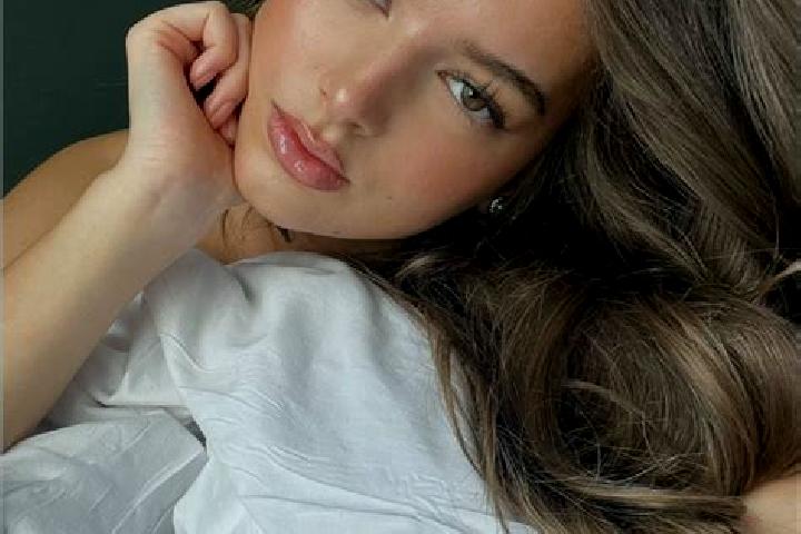 Sadie, 20, a chestnut green-eyed latina companion based in Hohenkirchen-Siegertsbrunn. Offering A-Level, GFE, Party Girl, Prostate Massage. Available for inc...