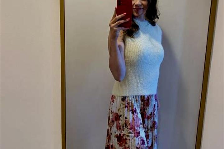 Sadie, 20 — Escort in Aramil, Russia