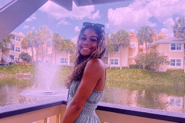 Sadie, 20 — Escort in West Elmira, United States