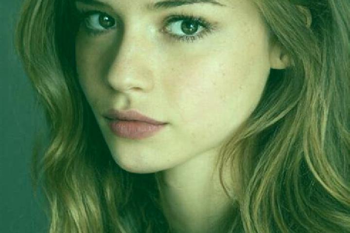 Sadie, 21, a auburn hazel-eyed mediterranean companion based in Xiangqiao. Offering Overnight, Party Girl, Striptease, Travel Companion. Available for incall...