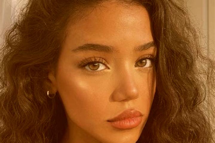 Sadie, 21, a black brown-eyed asian companion based in Mariupol. Offering BDSM, GFE, Overnight, CIM. Available for incall and outcall, day and evening dates.