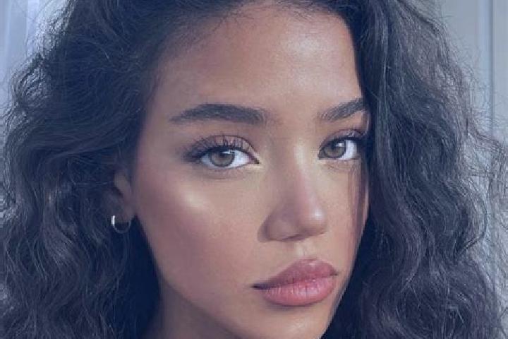 Sadie, 22, a black brown-eyed latina companion based in Moravicany. Offering BDSM, CIM, Erotic Massage. Available for incall and outcall, overnight bookings ...