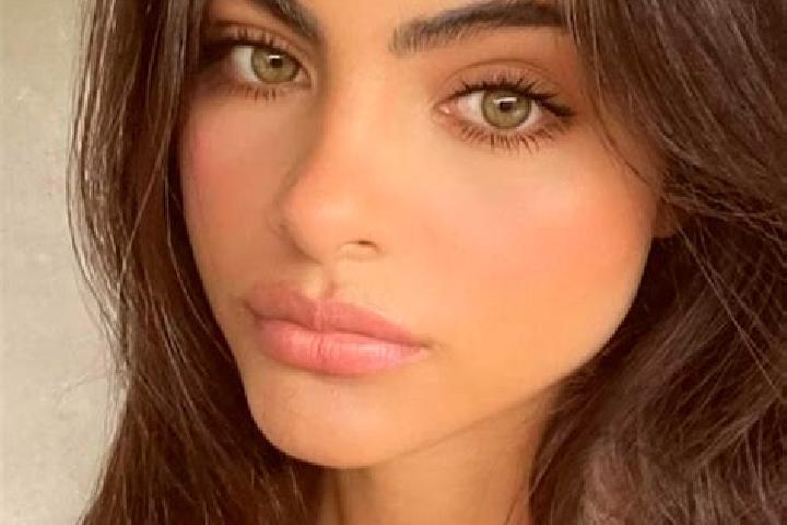 Sadie, 22, a brunette green-eyed latina companion based in Baltasi. Offering Striptease, Overnight, Tantra, A-Level. Available for incall and outcall, overni...