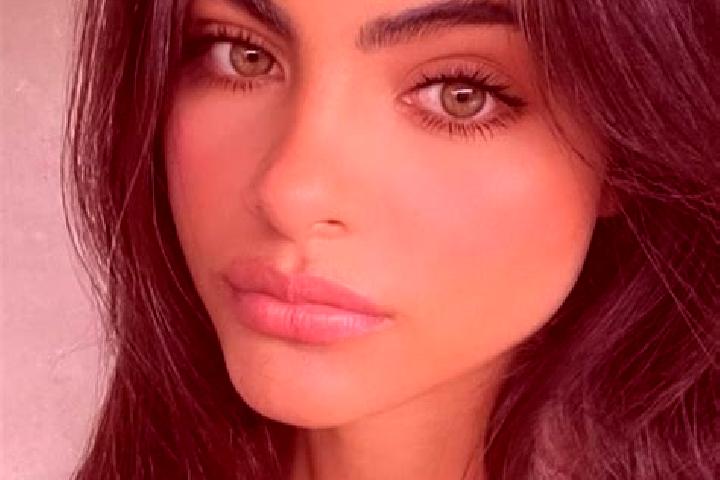 Sadie, 23, a chestnut dark-eyed latina companion based in Burgebrach. Offering Travel Companion, Overnight. Available for incall and outcall, day and evening...