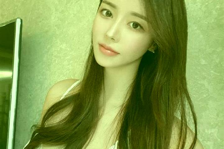 Sadie, 24 — Escort in Xingcan, China